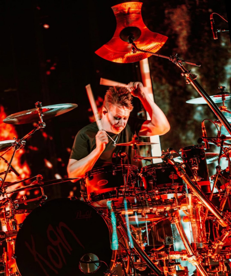 Ray Luzier Korn Kritik Drummer yang Terlalu Bergantung pada Editan Studio