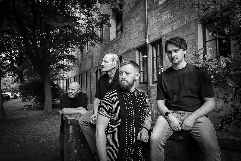 Band Rock Skotlandia, December Tenth, Menggugat Simon Cowell atas 