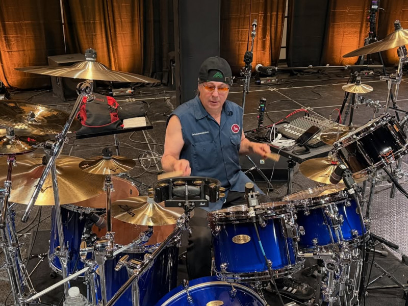 Mike Mangini Resmi Gabung Godsmack, Debut Tanpa Latihan Langsung Guncang Panggung