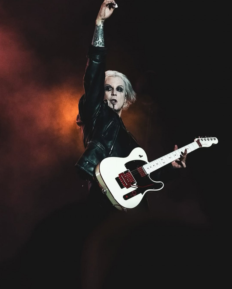 Bagaimana John 5 Menghormati Warisan Mick Mars