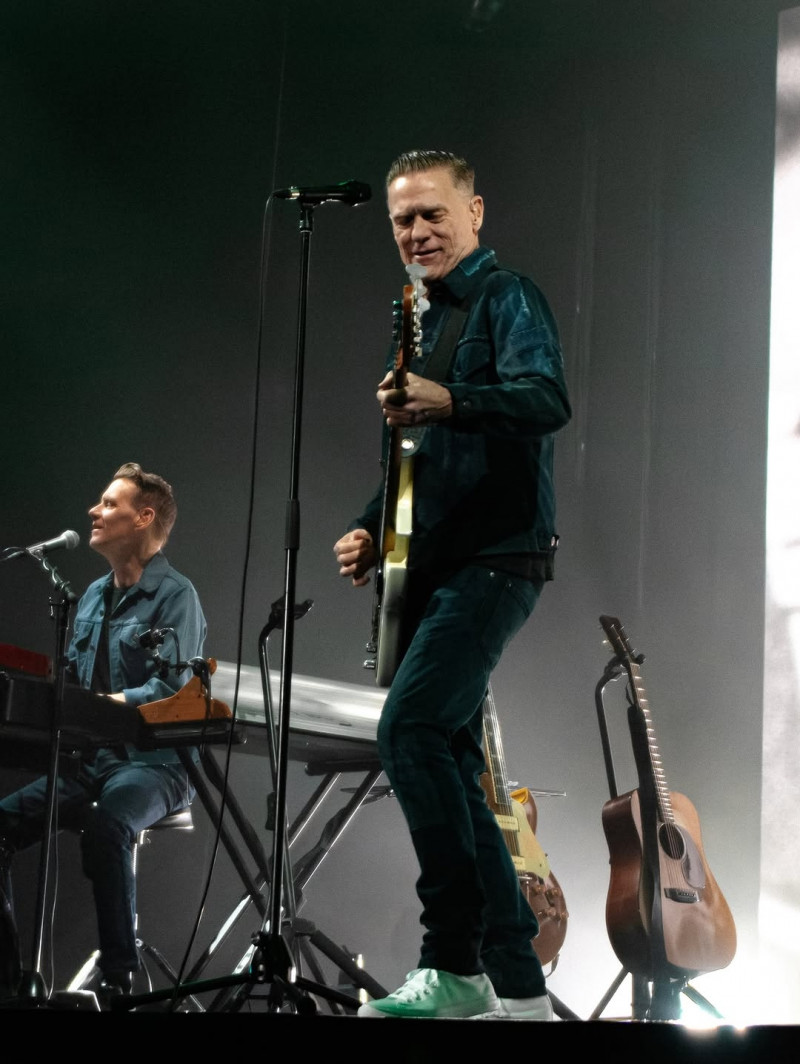Bryan Adams akan Menggebrak Indonesia dengan Tur "Roll With The Punches"