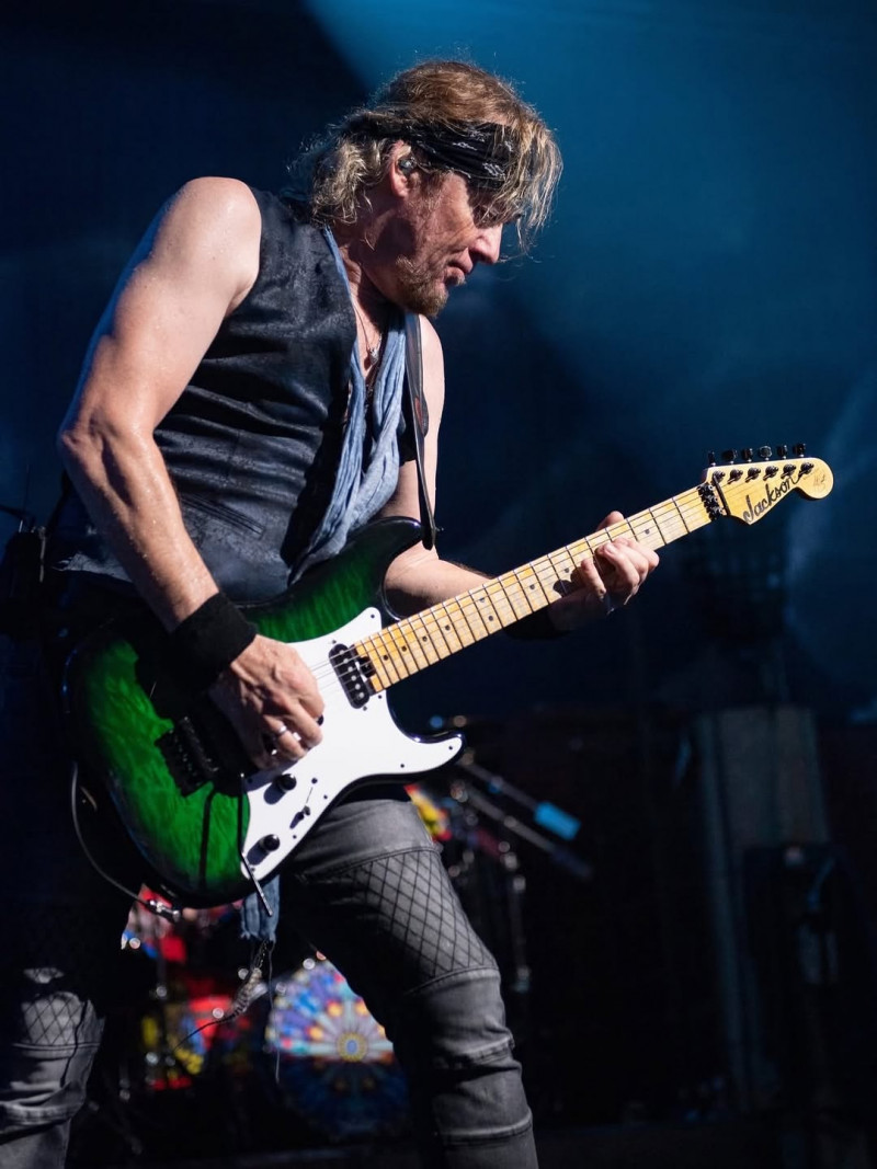 Dokumenter Resmi Iron Maiden Siap Tayang, Adrian Smith: Bahkan Non-Fans Bisa Ikut Tertarik