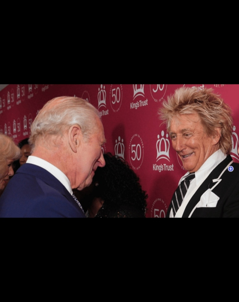 Rod Stewart Nggak Tahan, Sindir Trump di Depan Raja Charles