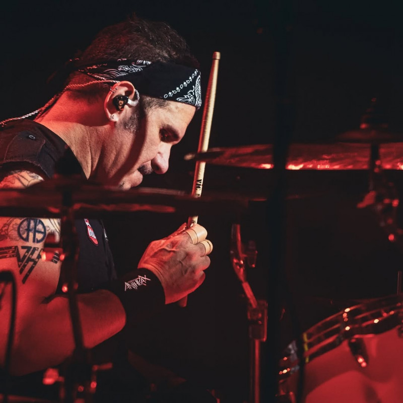 Darby Todd Gantikan Charlie Benante, Anthrax Tetap Lanjutkan Tur Eropa Meski Drummer Cedera