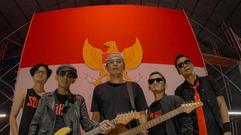 Kolaborasi Musik Menarik: Suhu Band dan Pay Luncurkan Single “Terus Menyala” Bertema Nasionalisme